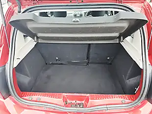 Used 2014 Dacia Sandero Laureate Red - Interior and Exterior details 6