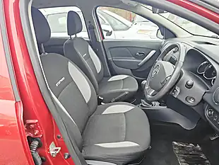 Used 2014 Dacia Sandero Laureate Red - Interior and Exterior details 8