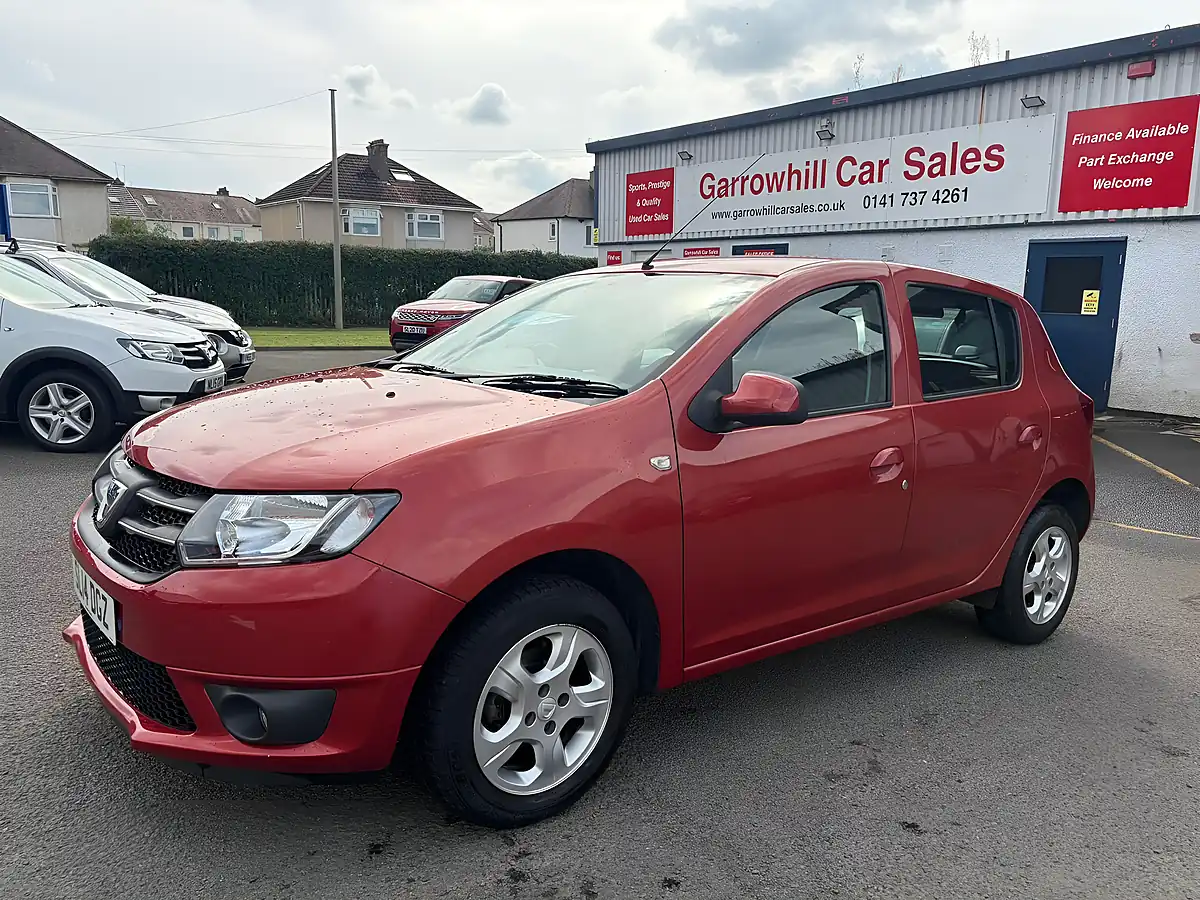 Used 2014 Dacia Sandero Laureate Red - Front View