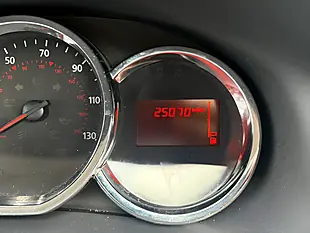 Used 2014 Dacia Sandero Laureate Red - Interior and Exterior details 12
