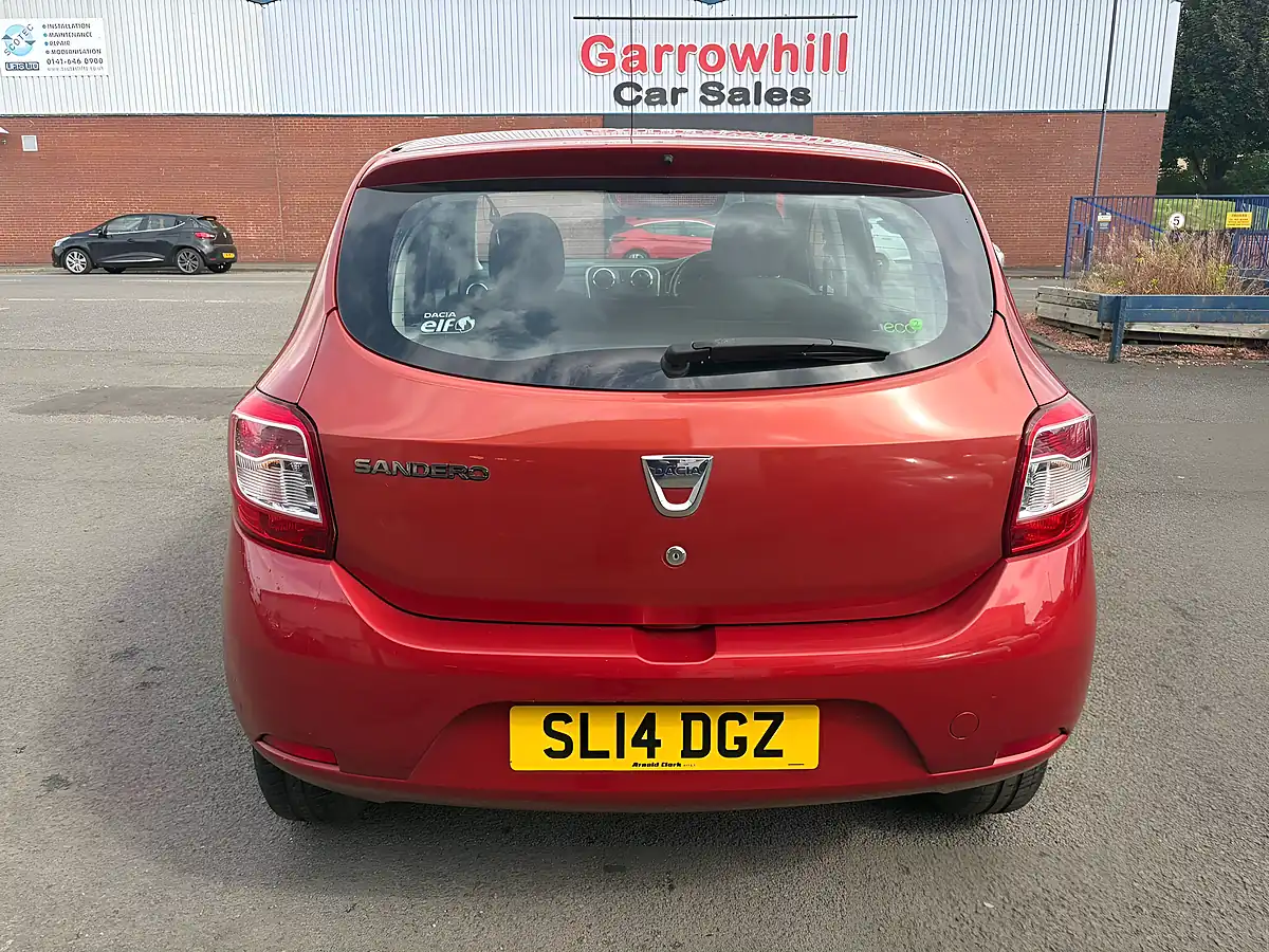 Used 2014 Dacia Sandero Laureate Red - Interior and Exterior details 2