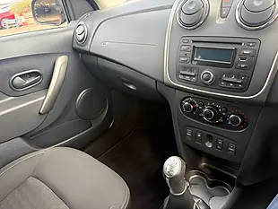 Used 2014 Dacia Sandero Laureate Red - Interior and Exterior details 3