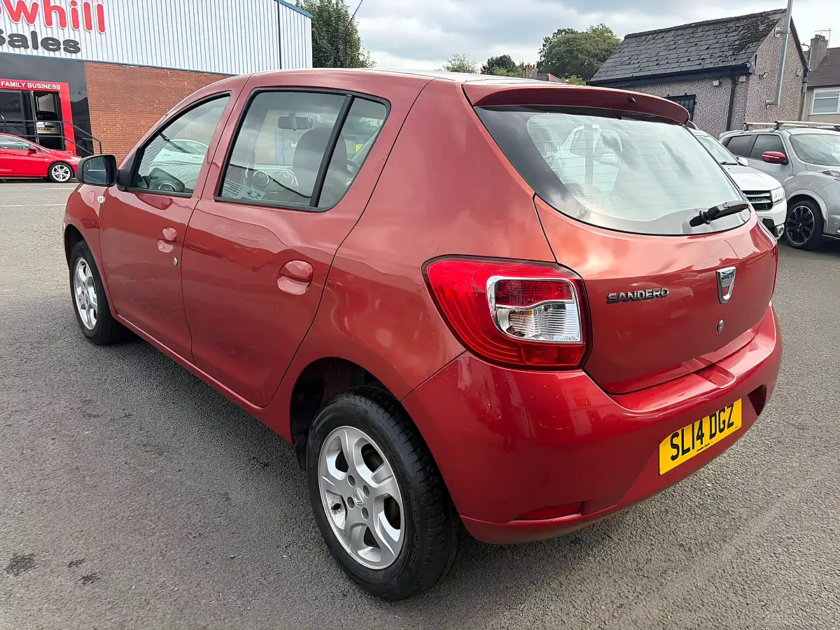 Used 2014 Dacia Sandero Laureate Red - Interior and Exterior details 5