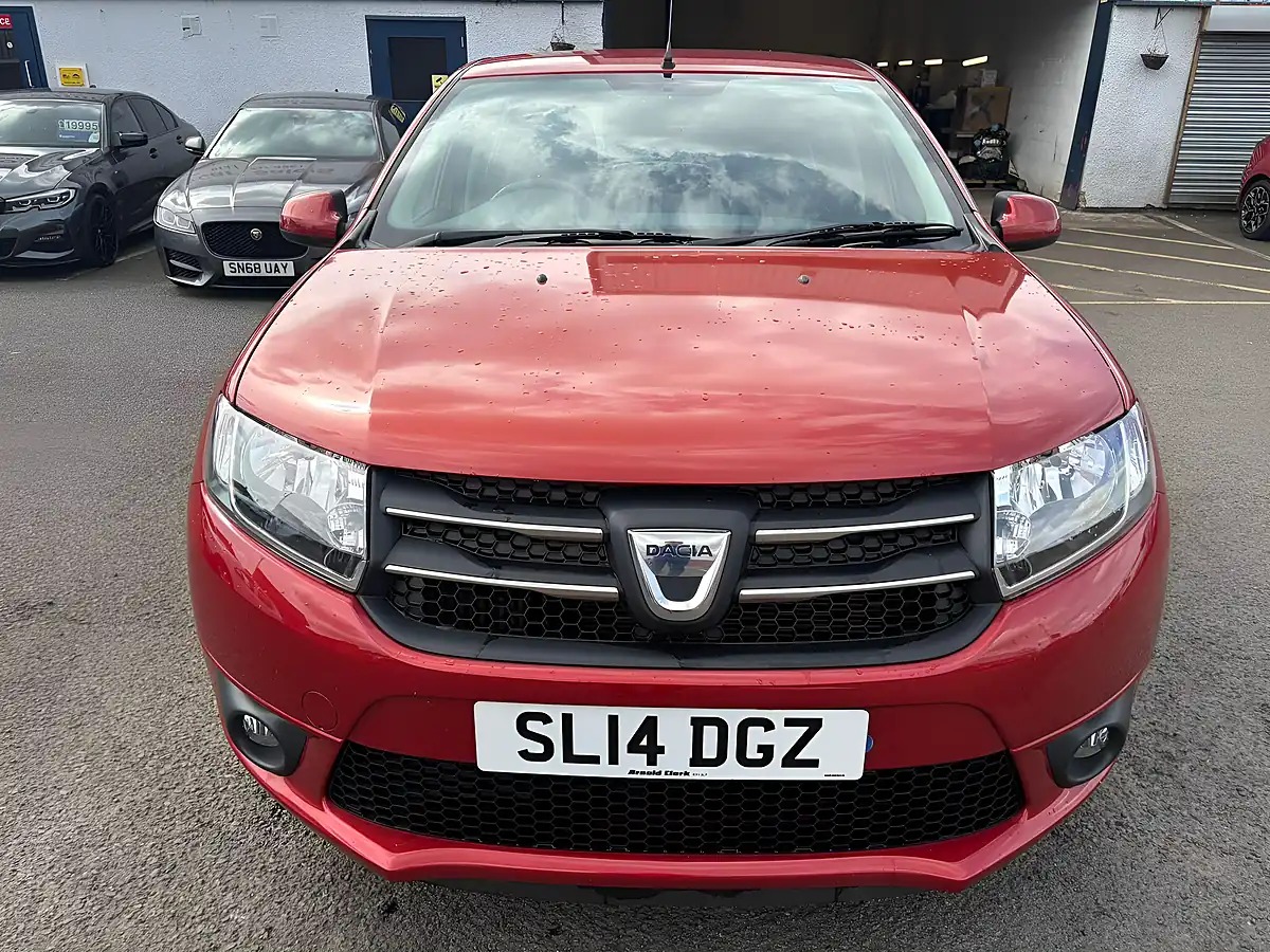 Used 2014 Dacia Sandero Laureate Red - Interior and Exterior details 6