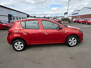 Used 2014 Dacia Sandero Laureate Red - Interior and Exterior details 8