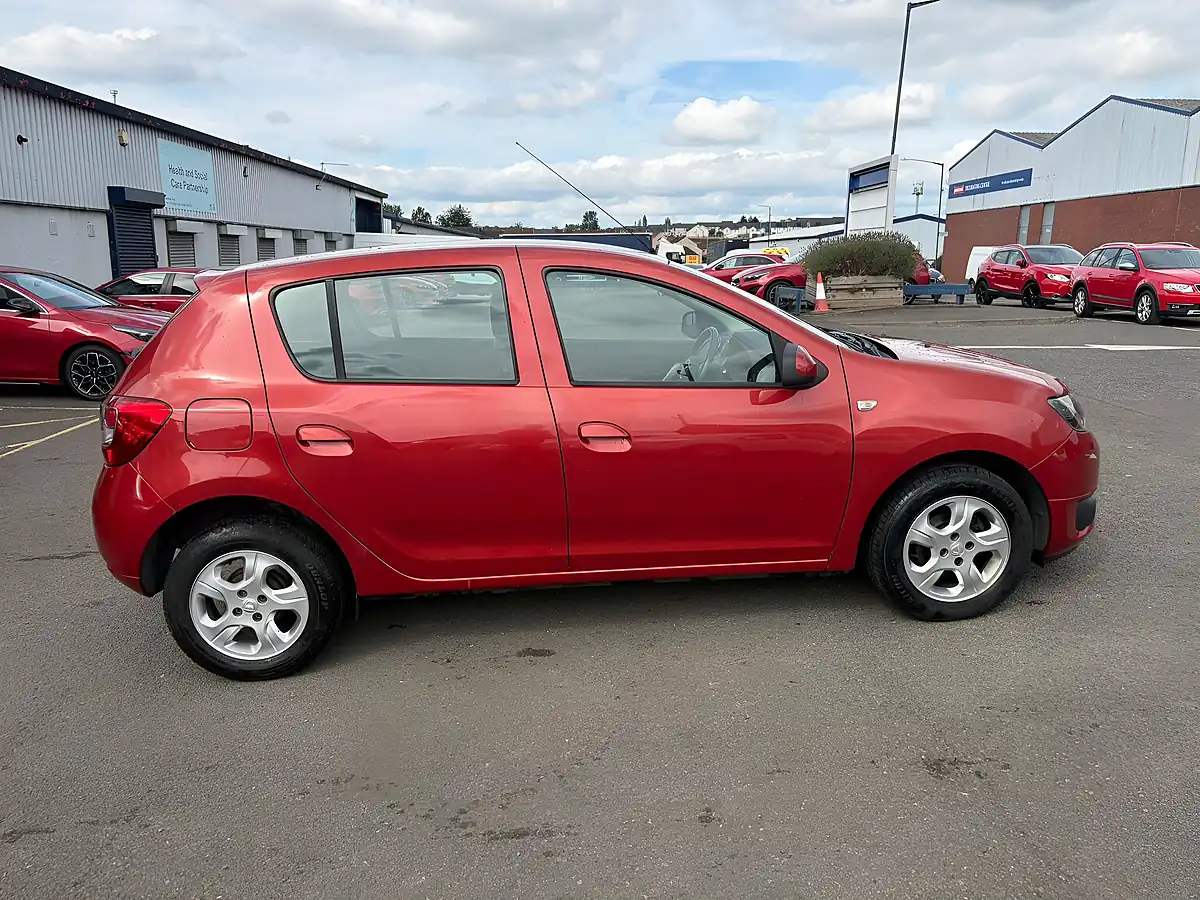 Used 2014 Dacia Sandero Laureate Red - Interior and Exterior details 8