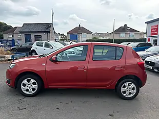 Used 2014 Dacia Sandero Laureate Red - Interior and Exterior details 9