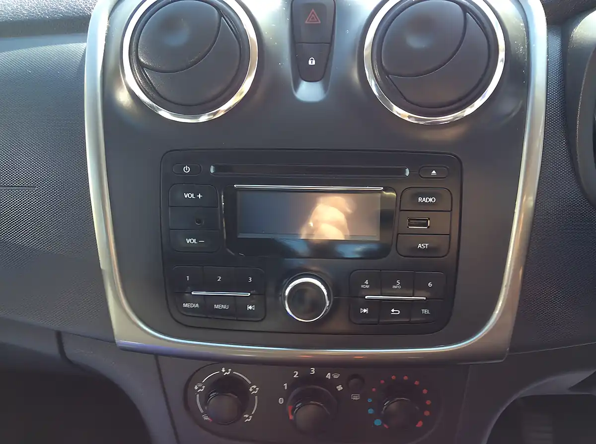 Used 2014 Dacia Sandero Stepway Ambiance Black - Interior and Exterior details 11