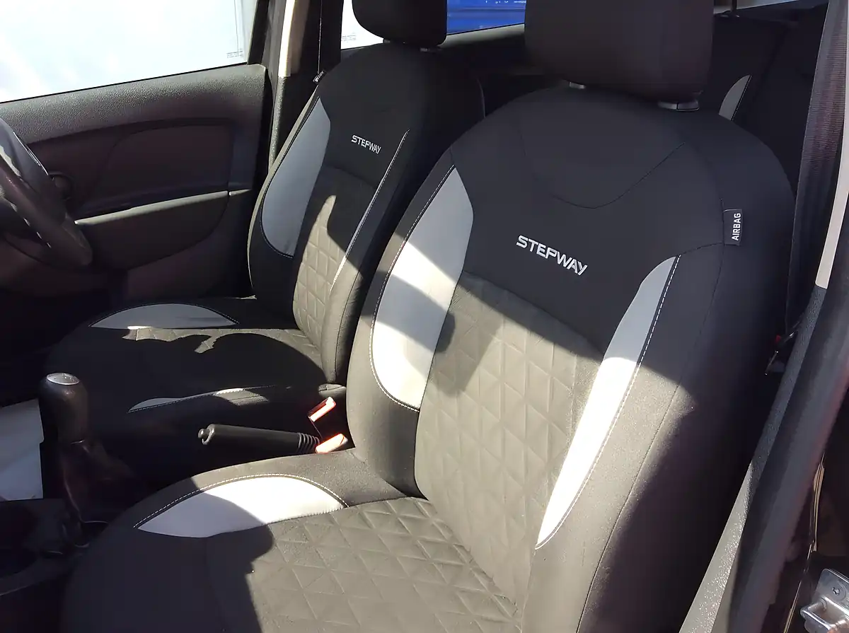 Used 2014 Dacia Sandero Stepway Ambiance Black - Interior and Exterior details 12