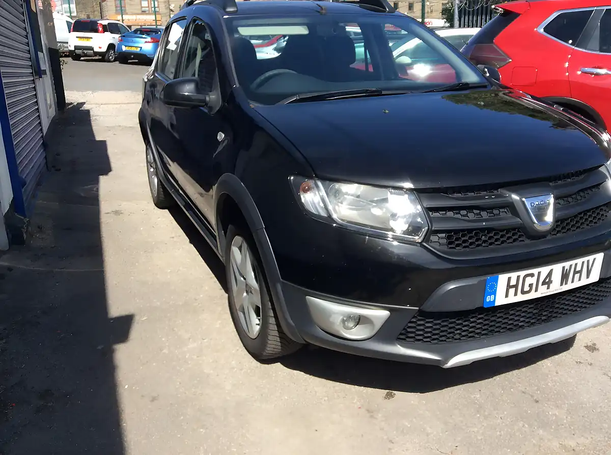 Used 2014 Dacia Sandero Stepway Ambiance Black - Interior and Exterior details 3