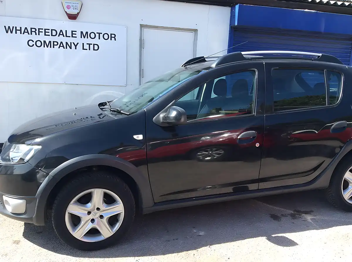 Used 2014 Dacia Sandero Stepway Ambiance Black - Interior and Exterior details 5