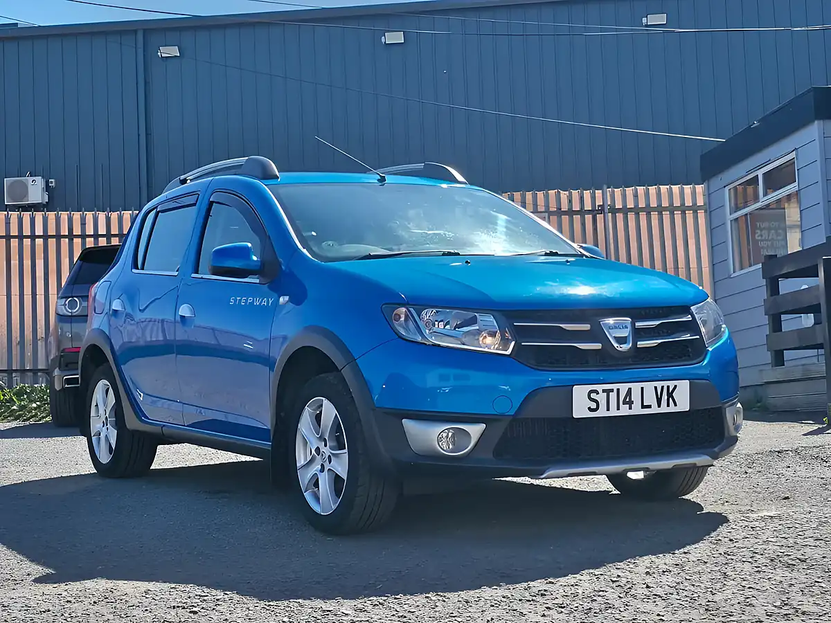 Used 2014 Dacia Sandero Stepway Ambiance Blue - Front View