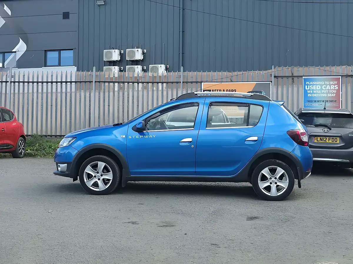 Used 2014 Dacia Sandero Stepway Ambiance Blue - Interior and Exterior details 16