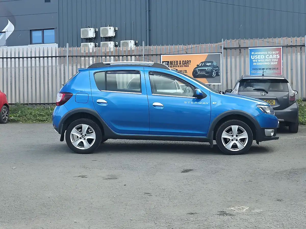 Used 2014 Dacia Sandero Stepway Ambiance Blue - Interior and Exterior details 18
