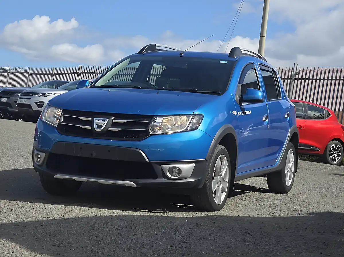 Used 2014 Dacia Sandero Stepway Ambiance Blue - Interior and Exterior details 19