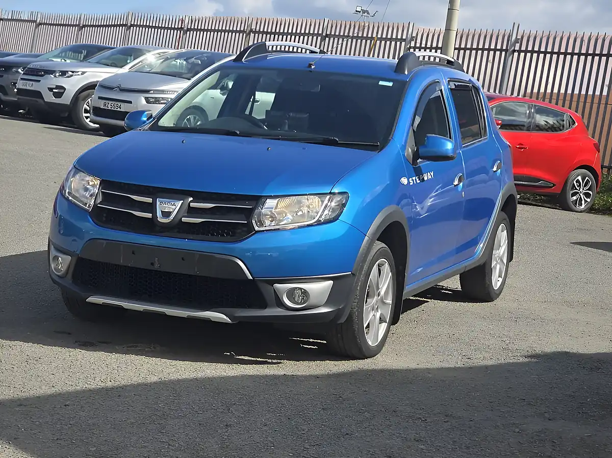 Used 2014 Dacia Sandero Stepway Ambiance Blue - Interior and Exterior details 2