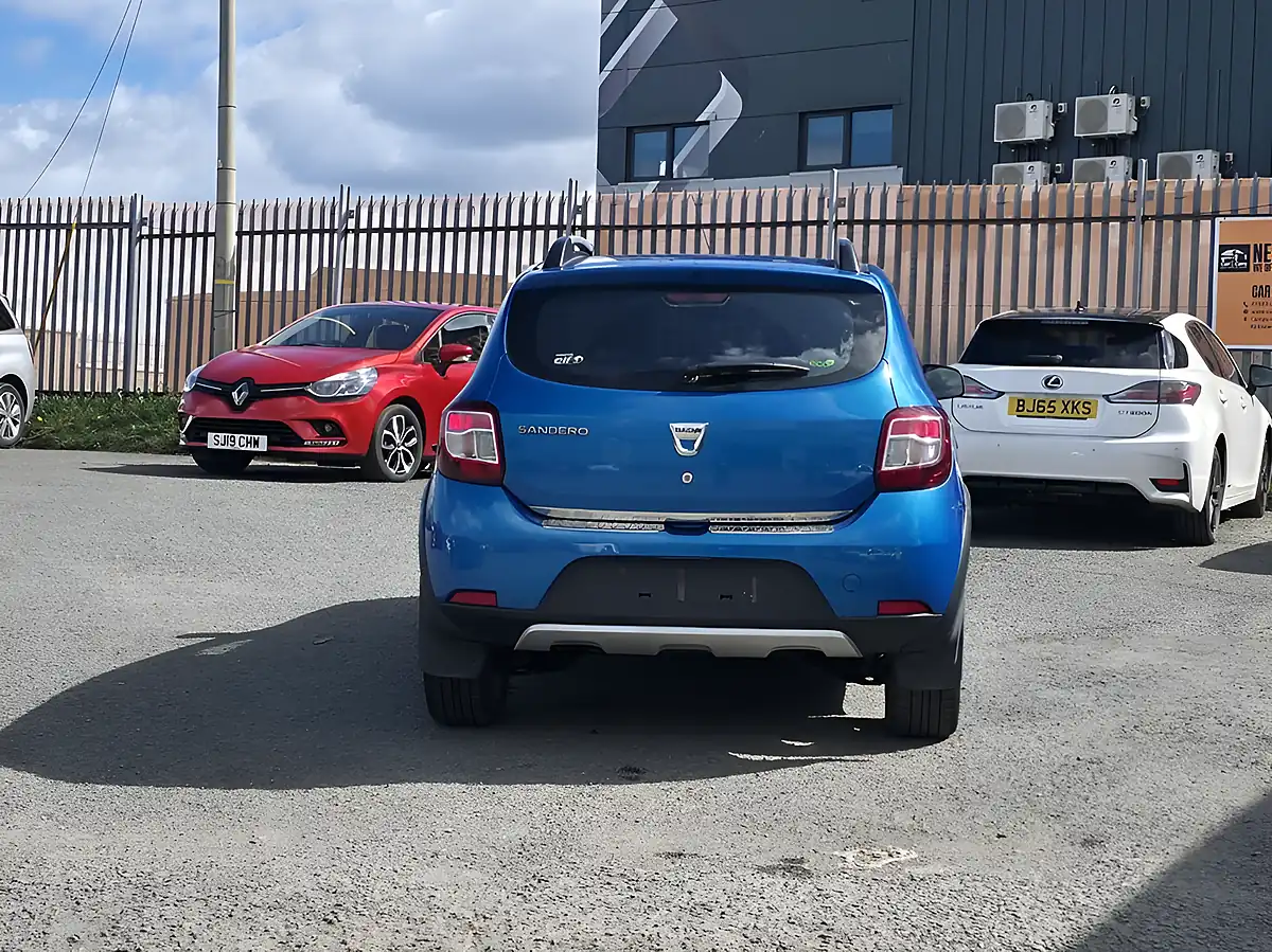 Used 2014 Dacia Sandero Stepway Ambiance Blue - Interior and Exterior details 20