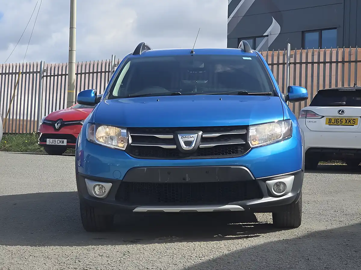Used 2014 Dacia Sandero Stepway Ambiance Blue - Interior and Exterior details 3