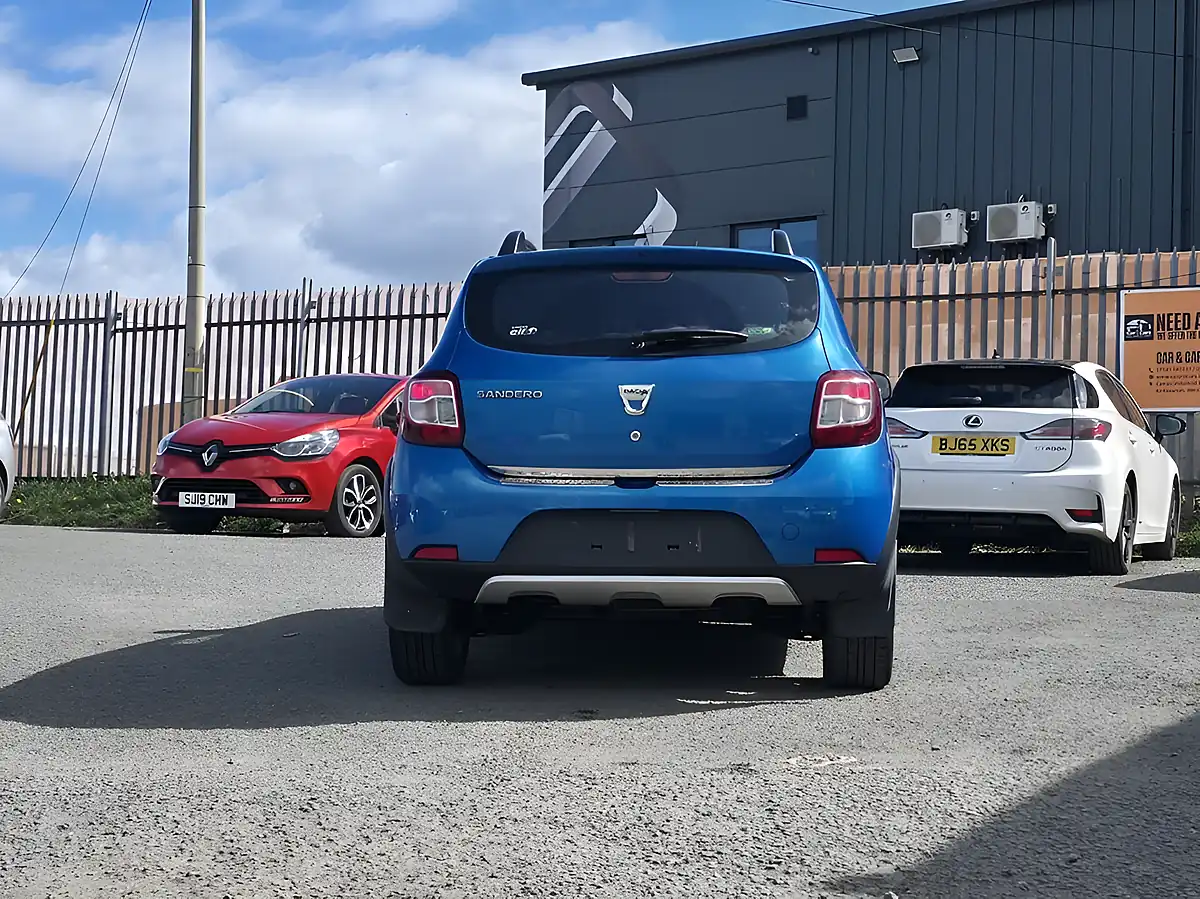 Used 2014 Dacia Sandero Stepway Ambiance Blue - Interior and Exterior details 4