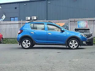 Used 2014 Dacia Sandero Stepway Ambiance Blue - Interior and Exterior details 5