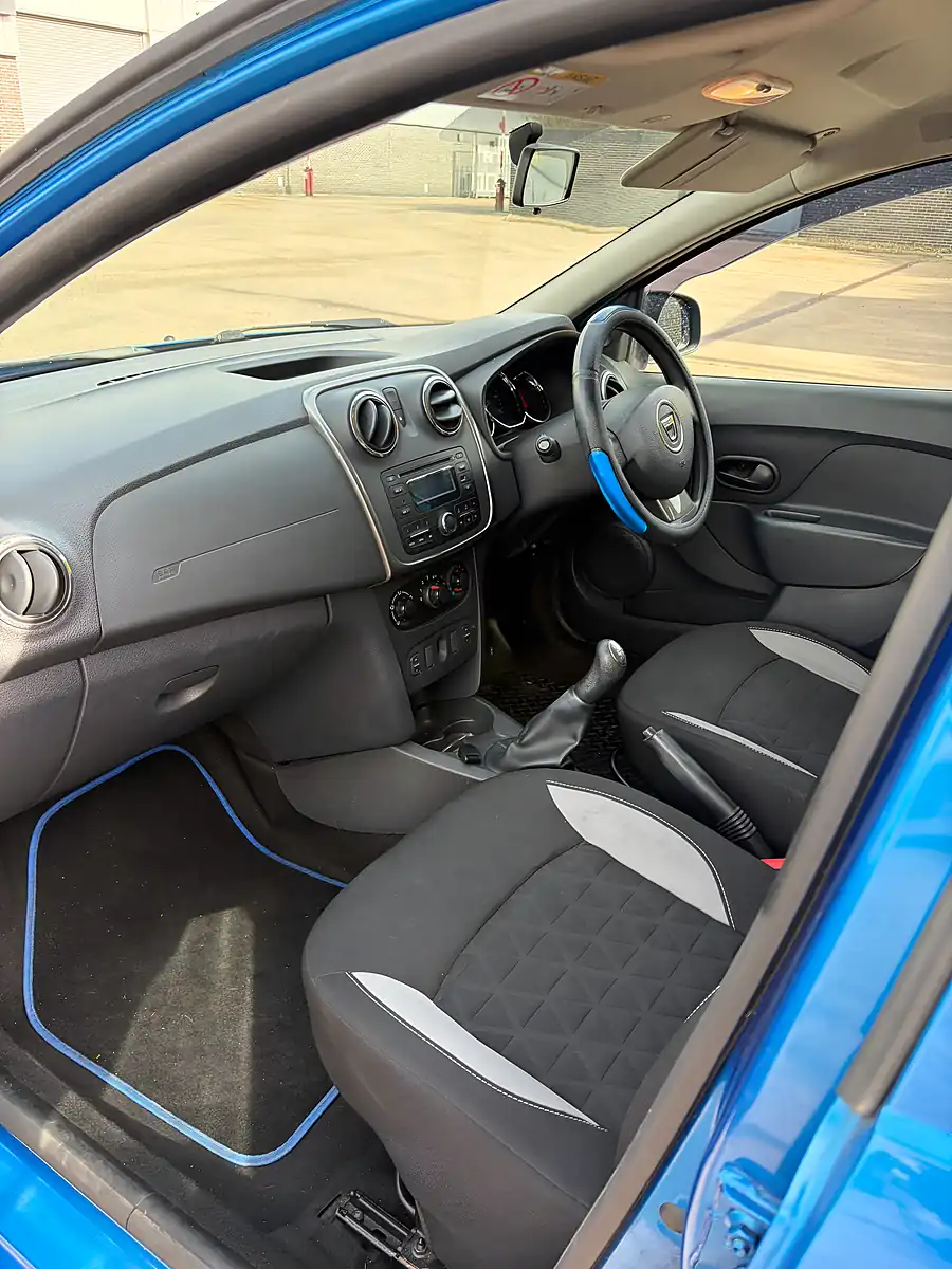 Used 2014 Dacia Sandero Stepway Ambiance Blue - Interior and Exterior details 11
