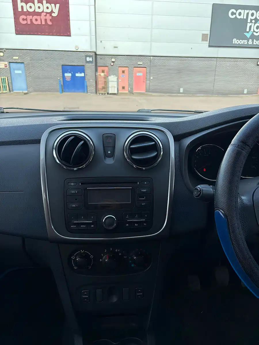 Used 2014 Dacia Sandero Stepway Ambiance Blue - Interior and Exterior details 12