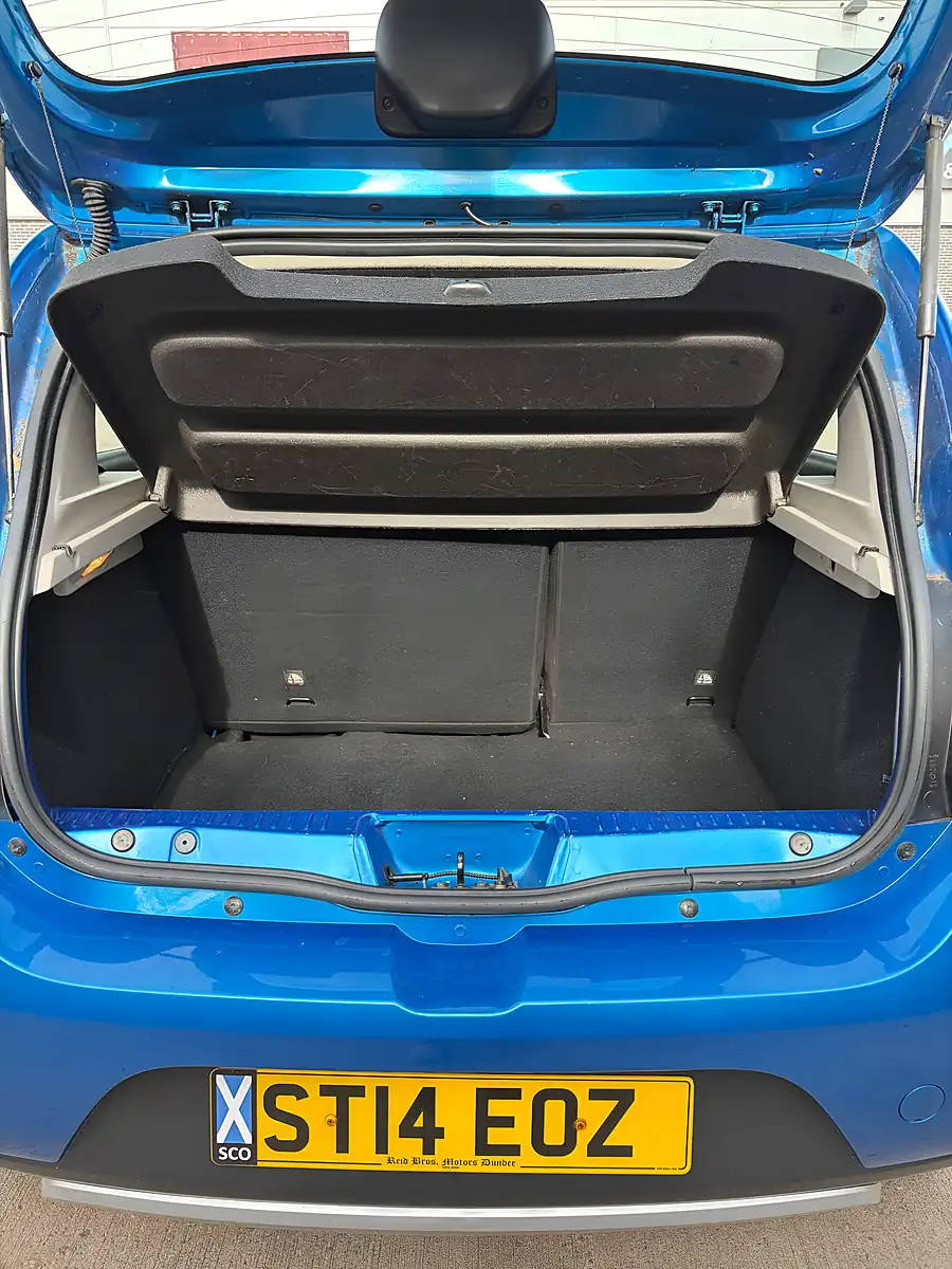Used 2014 Dacia Sandero Stepway Ambiance Blue - Interior and Exterior details 8