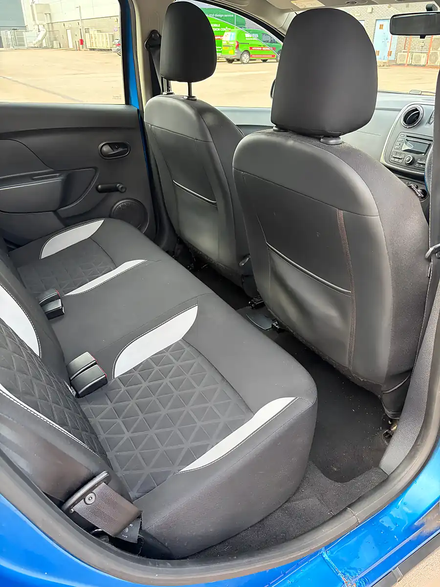 Used 2014 Dacia Sandero Stepway Ambiance Blue - Interior and Exterior details 9