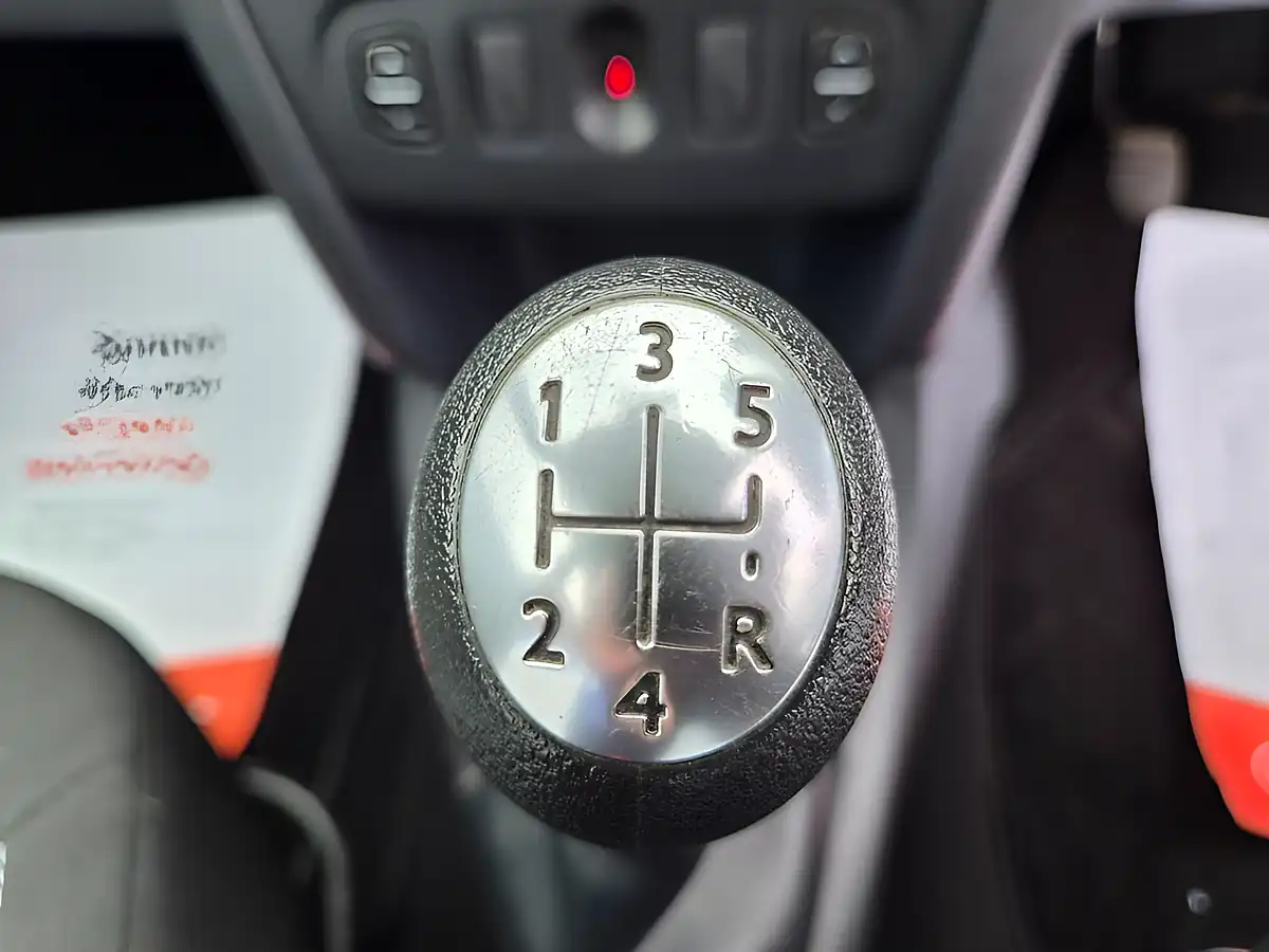 Used 2014 Dacia Sandero Stepway Ambiance Silver - Interior and Exterior details 13