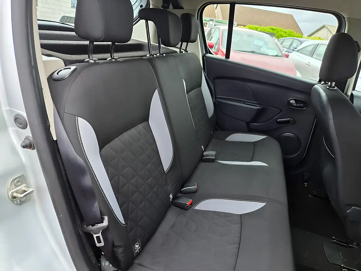 Used 2014 Dacia Sandero Stepway Ambiance Silver - Interior and Exterior details 15