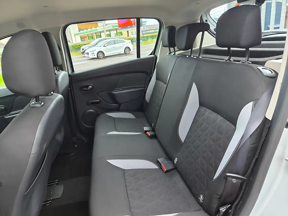 Used 2014 Dacia Sandero Stepway Ambiance Silver - Interior and Exterior details 16