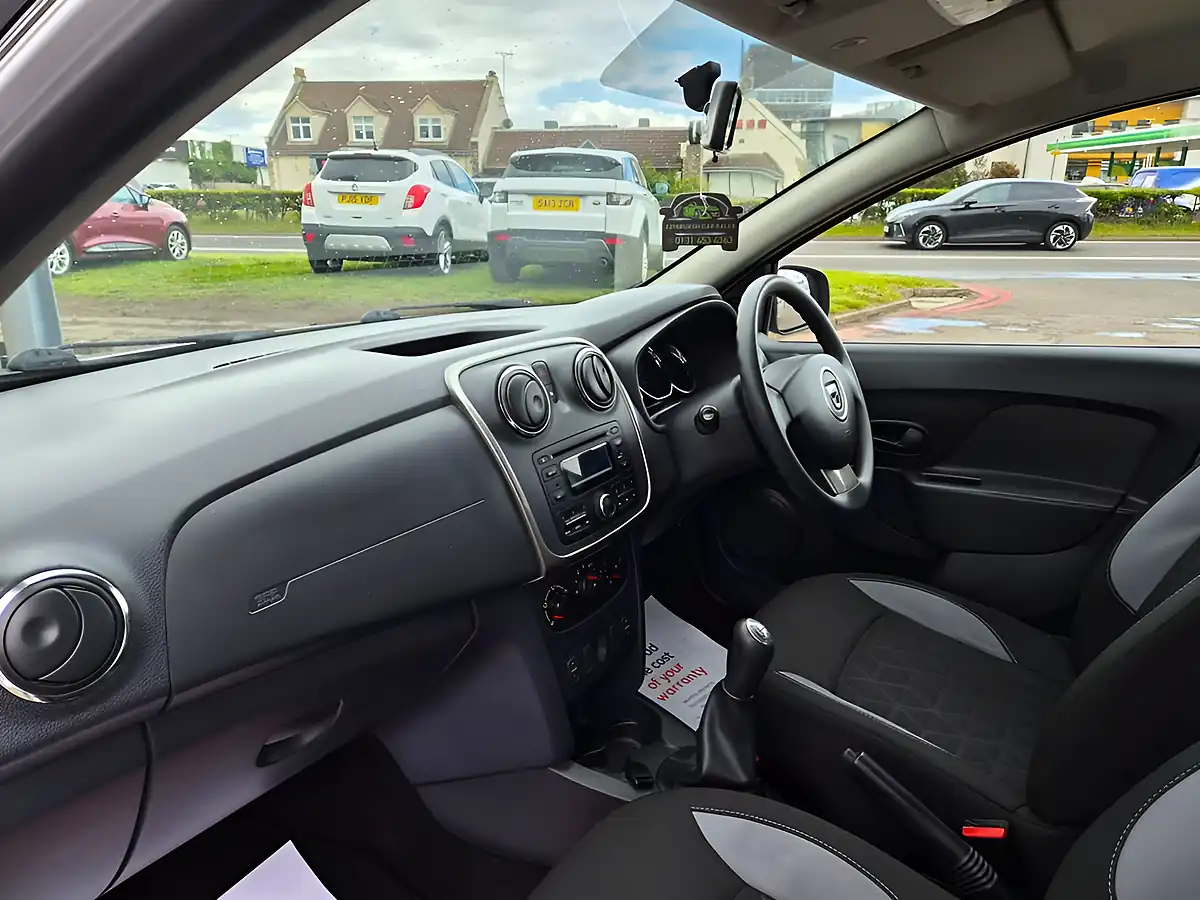 Used 2014 Dacia Sandero Stepway Ambiance Silver - Interior and Exterior details 18