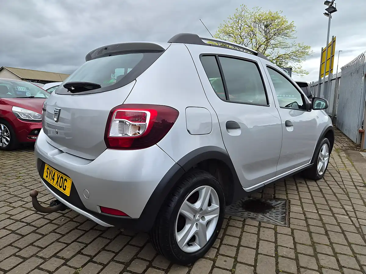 Used 2014 Dacia Sandero Stepway Ambiance Silver - Interior and Exterior details 7