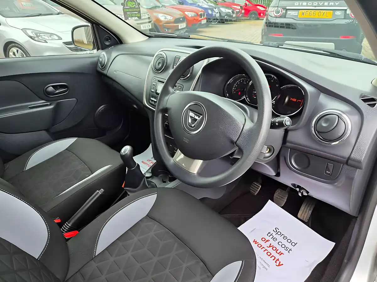 Used 2014 Dacia Sandero Stepway Ambiance Silver - Interior and Exterior details 9