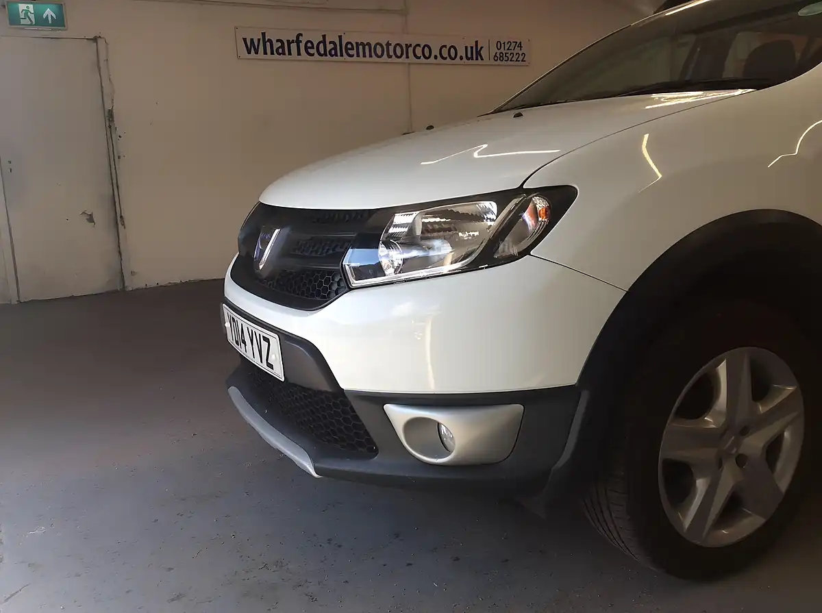 Used 2014 Dacia Sandero Stepway Ambiance White - Interior and Exterior details 12