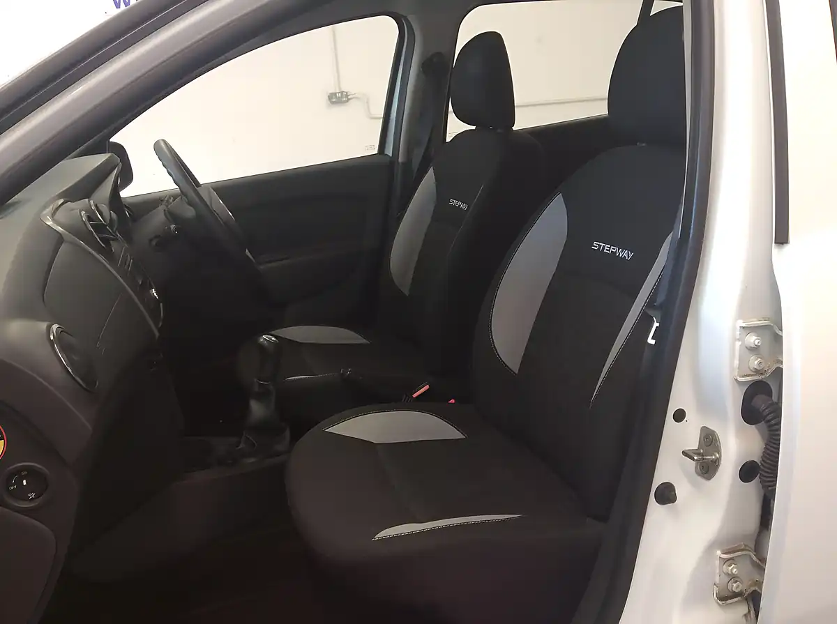 Used 2014 Dacia Sandero Stepway Ambiance White - Interior and Exterior details 15