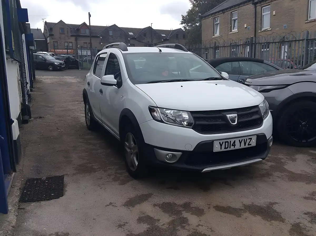 Used 2014 Dacia Sandero Stepway Ambiance White - Interior and Exterior details 17