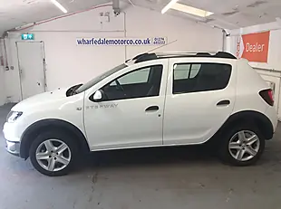 Used 2014 Dacia Sandero Stepway Ambiance White - Interior and Exterior details 3