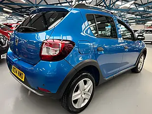 Used 2014 Dacia Sandero Stepway Laureate Azurite Blue - Interior and Exterior details 10