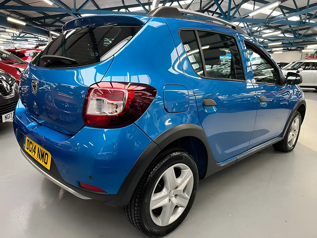 Used 2014 Dacia Sandero Stepway Laureate Azurite Blue - Interior and Exterior details 10
