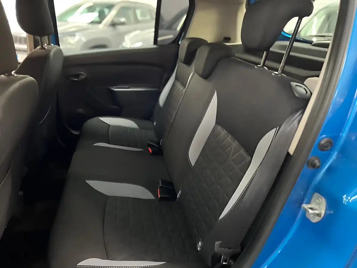 Used 2014 Dacia Sandero Stepway Laureate Azurite Blue - Interior and Exterior details 11