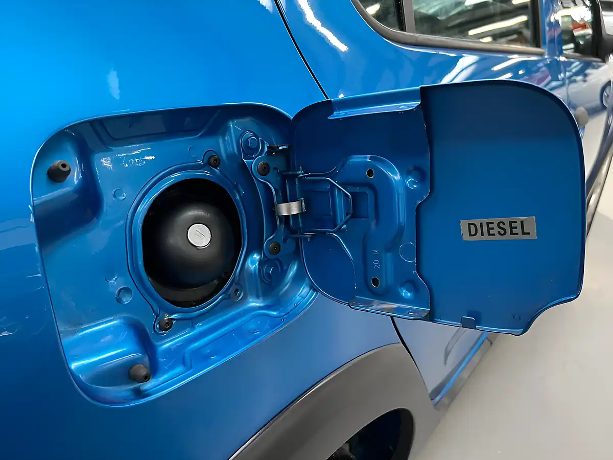 Used 2014 Dacia Sandero Stepway Laureate Azurite Blue - Interior and Exterior details 13