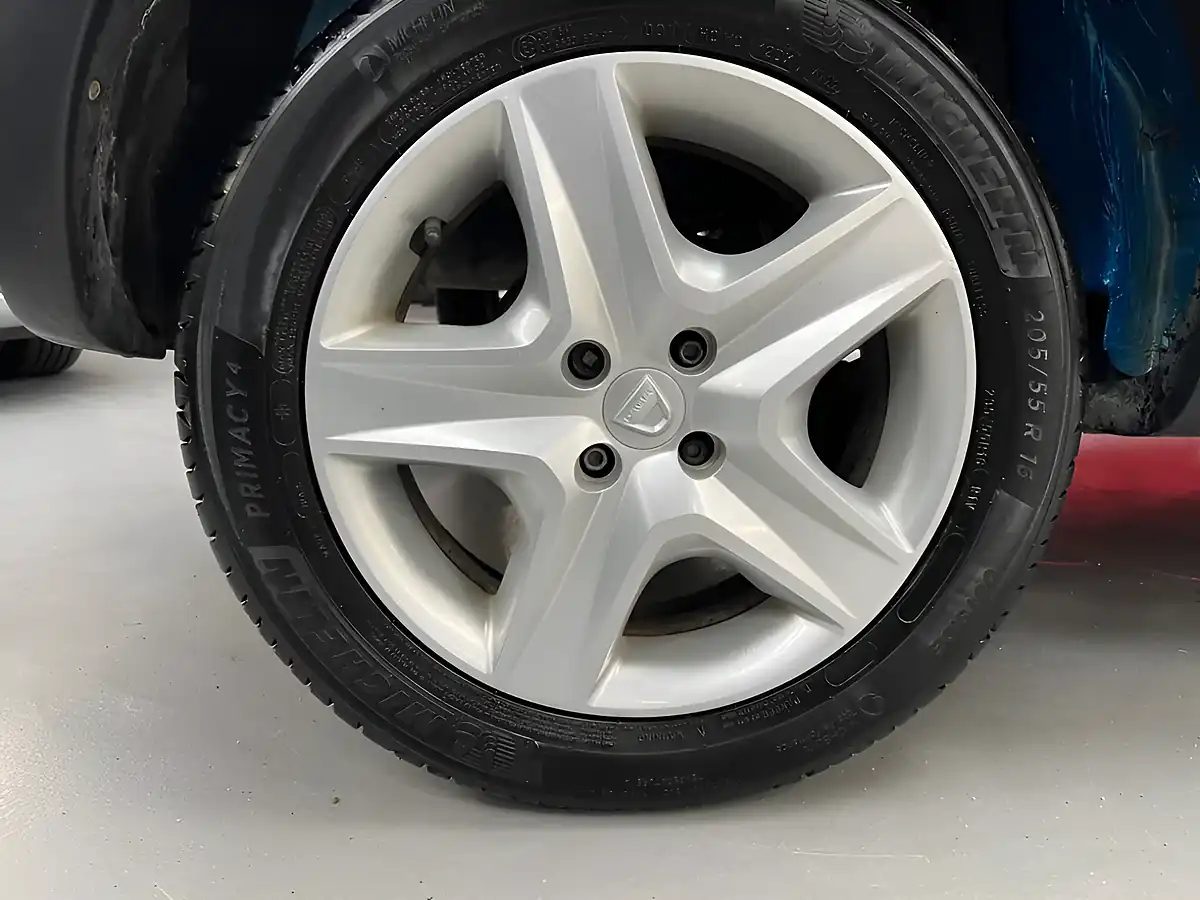 Used 2014 Dacia Sandero Stepway Laureate Azurite Blue - Interior and Exterior details 15