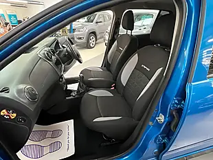 Used 2014 Dacia Sandero Stepway Laureate Azurite Blue - Interior and Exterior details 17