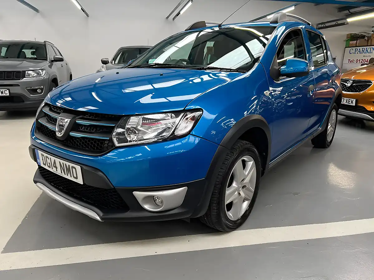 Used 2014 Dacia Sandero Stepway Laureate Azurite Blue - Interior and Exterior details 2