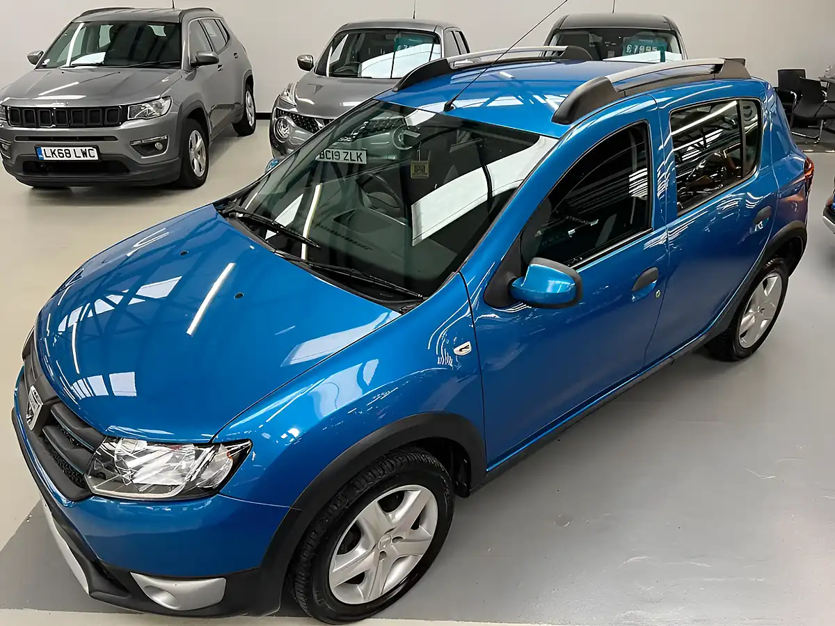Used 2014 Dacia Sandero Stepway Laureate Azurite Blue - Interior and Exterior details 4