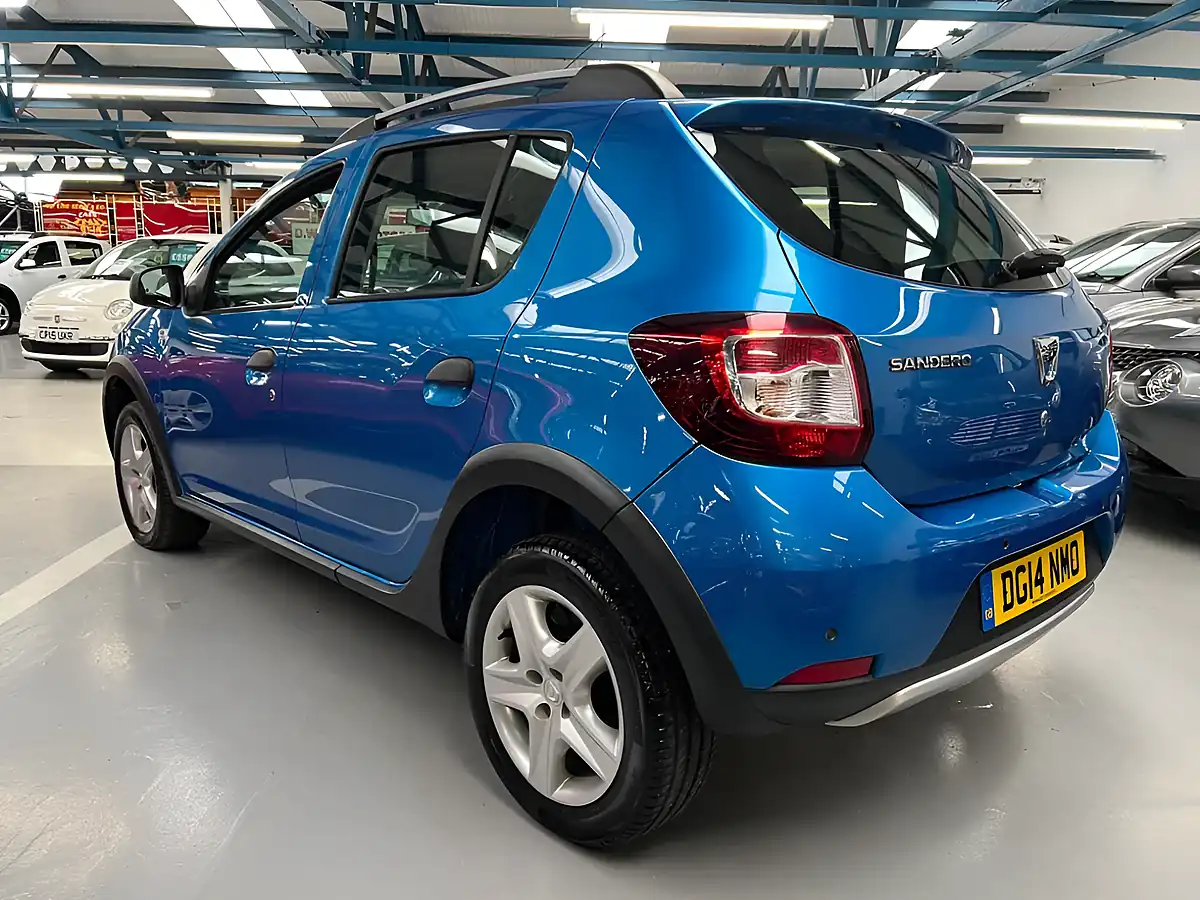 Used 2014 Dacia Sandero Stepway Laureate Azurite Blue - Interior and Exterior details 5