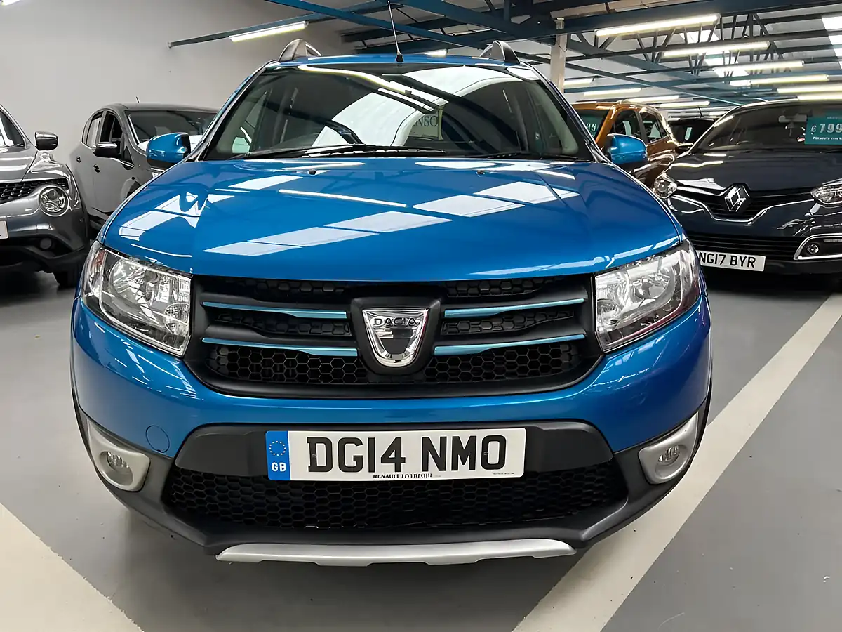 Used 2014 Dacia Sandero Stepway Laureate Azurite Blue - Interior and Exterior details 6