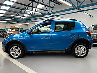 Used 2014 Dacia Sandero Stepway Laureate Azurite Blue - Interior and Exterior details 7