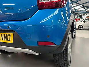 Used 2014 Dacia Sandero Stepway Laureate Azurite Blue - Interior and Exterior details 8
